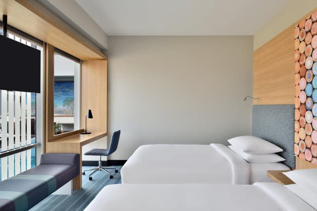 Aloft Room, Guest room, 2 Twin, Pool view