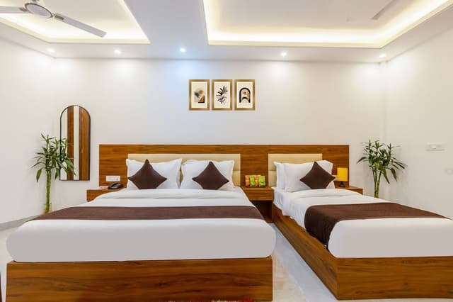 Deluxe Triple Room, 1 King Bed, City View