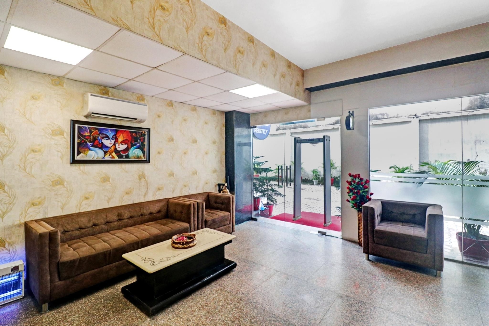 Townhouse Hotel D.V PLAZA INN4