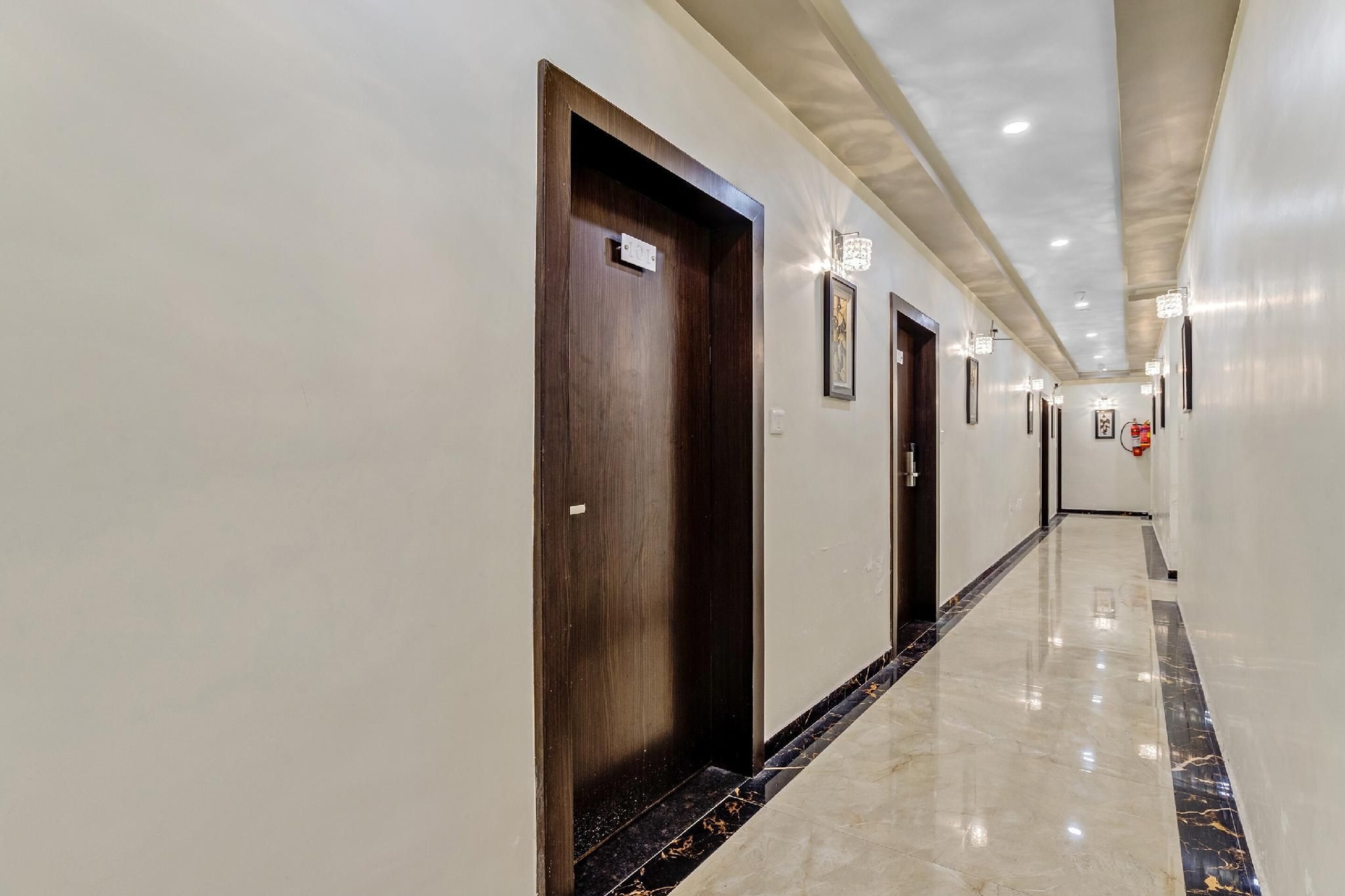 Hotel Seven Inn Near Delhi Airport3
