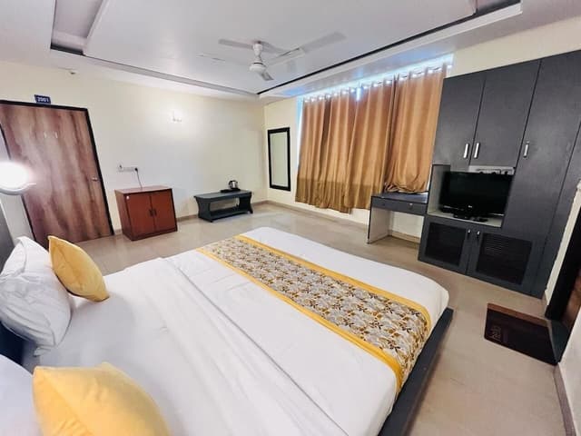 Deluxe Room, City View