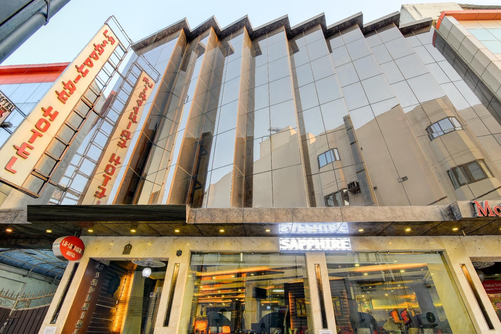 โรงแรมลา แซฟไฟร์ (Hotel La Sapphire)0