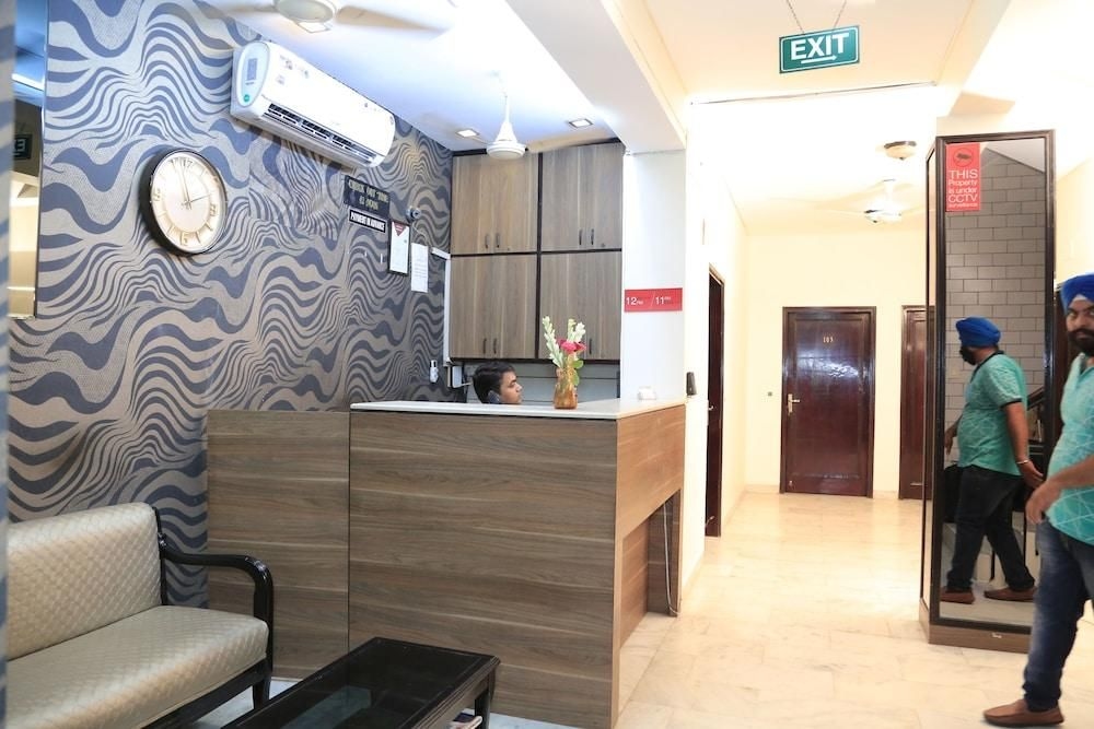 โรงแรมซันดีพ อินน์ (Hotel Sundeep Inn)2