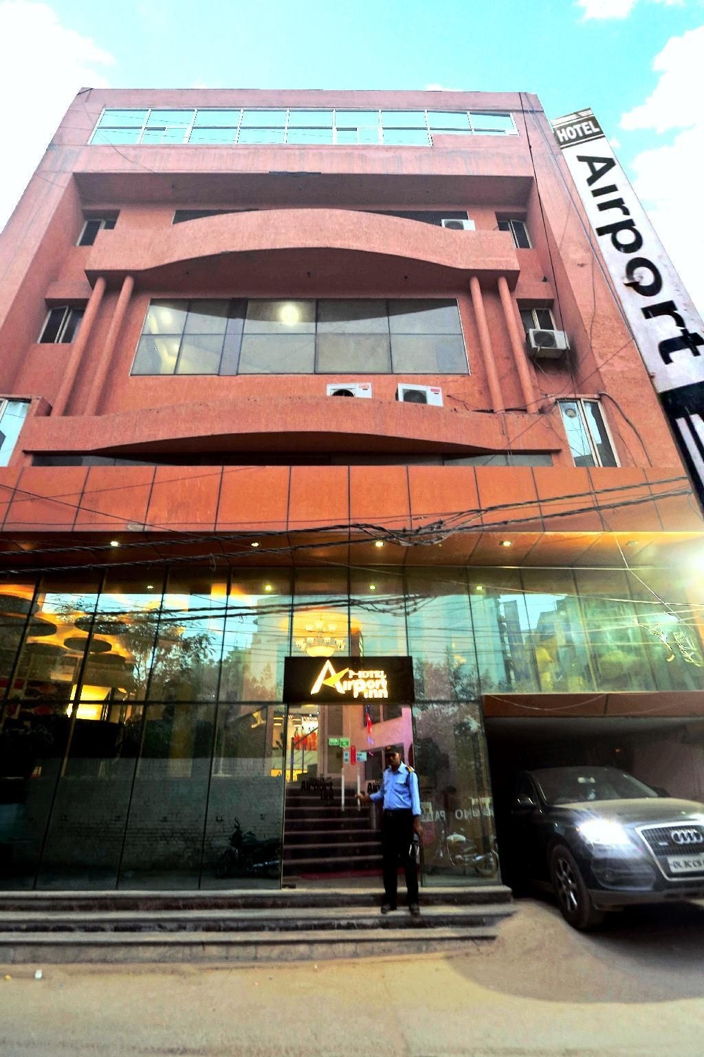โฮเต็ล แอร์พอร์ต อินน์ (hotel airport inn)0
