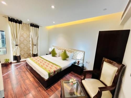 Hotel Aura IP Grand Near Karkardooma Metro Station2