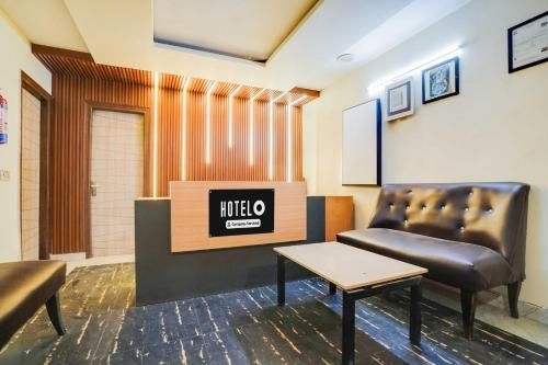 โฮเทล โอ เวสต์ วิโนด นการ์ เมโทร สเตชัน (Hotel O West Vinod Nagar Metro Station)1