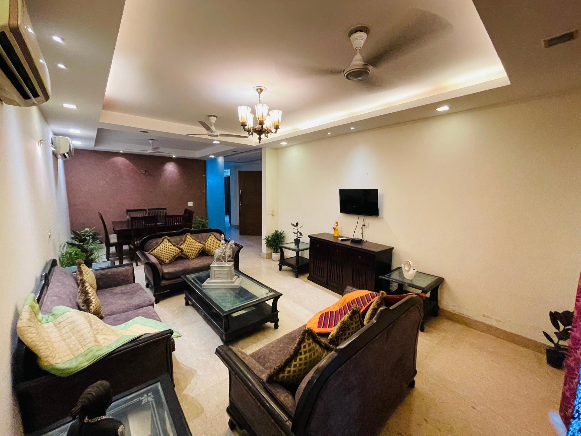 อพาร์ตเมนต์ 3 ห้องนอน 3 ห้องน้ำส่วนตัว ขนาด 5000 ตร.ม. – เดลลีตอนใต้ (Fortune Home Service Apartment 4Bhk,J-191 Saket)0