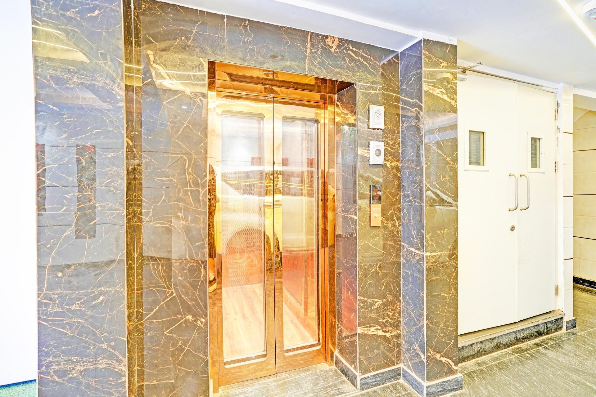 Super Hotel O Luxury Inn4