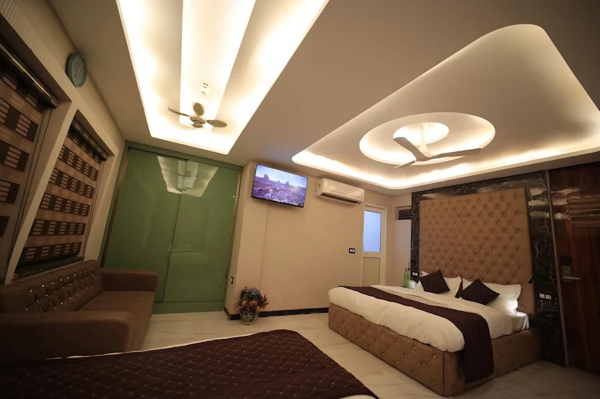 โฮเทล เดอ โรมานา (Hotel De Romana)1