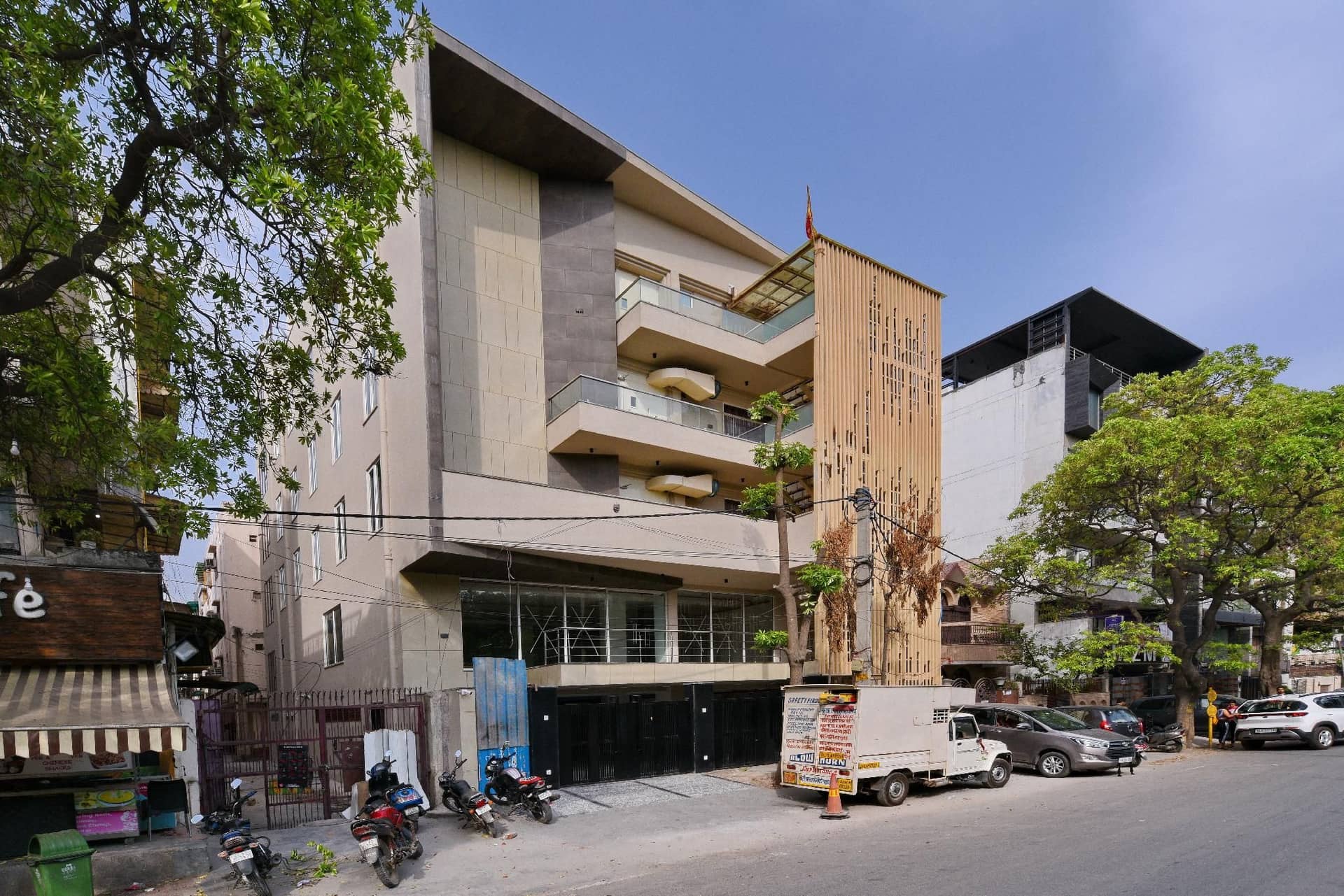 โรงแรมลีโอ แซฟฟรอน โรงแรมลีโอ แซฟฟรอน