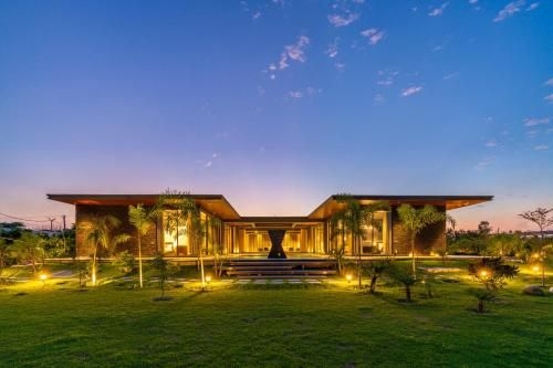 StayVista's Anantam - Villa with Massive Outdoor Pool with Deck & Sprawling Lawn0