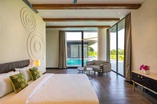StayVista's Anantam - Villa with Massive Outdoor Pool with Deck & Sprawling Lawn2