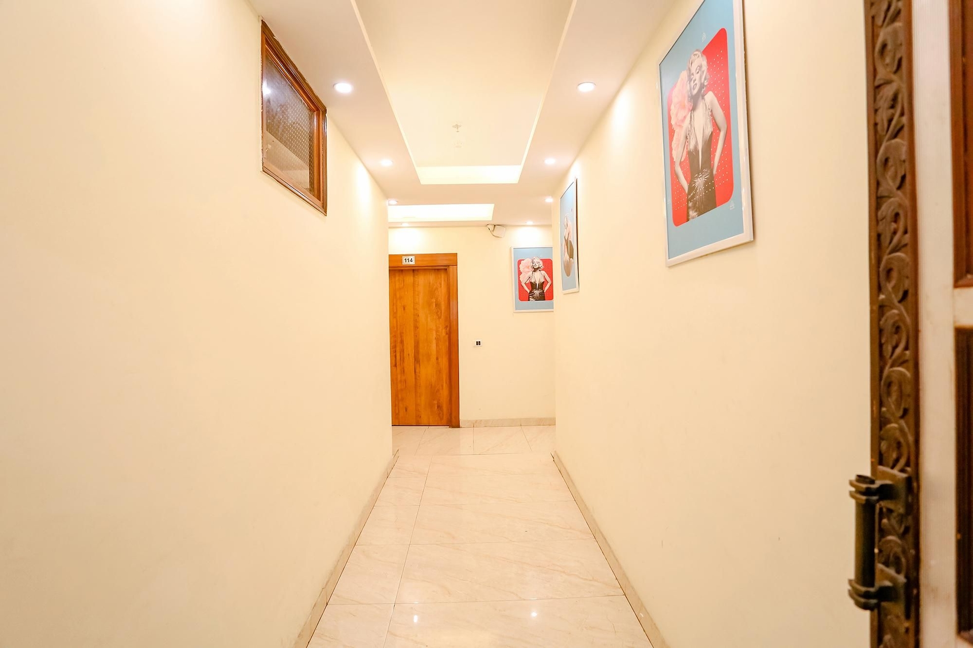 แฟบโฮเทล เอฟไนน์ เอ็นเอสพี (FabHotel F9 NSP)1
