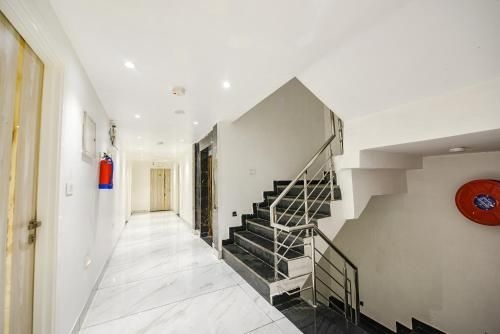 Hotel Luxury inn0