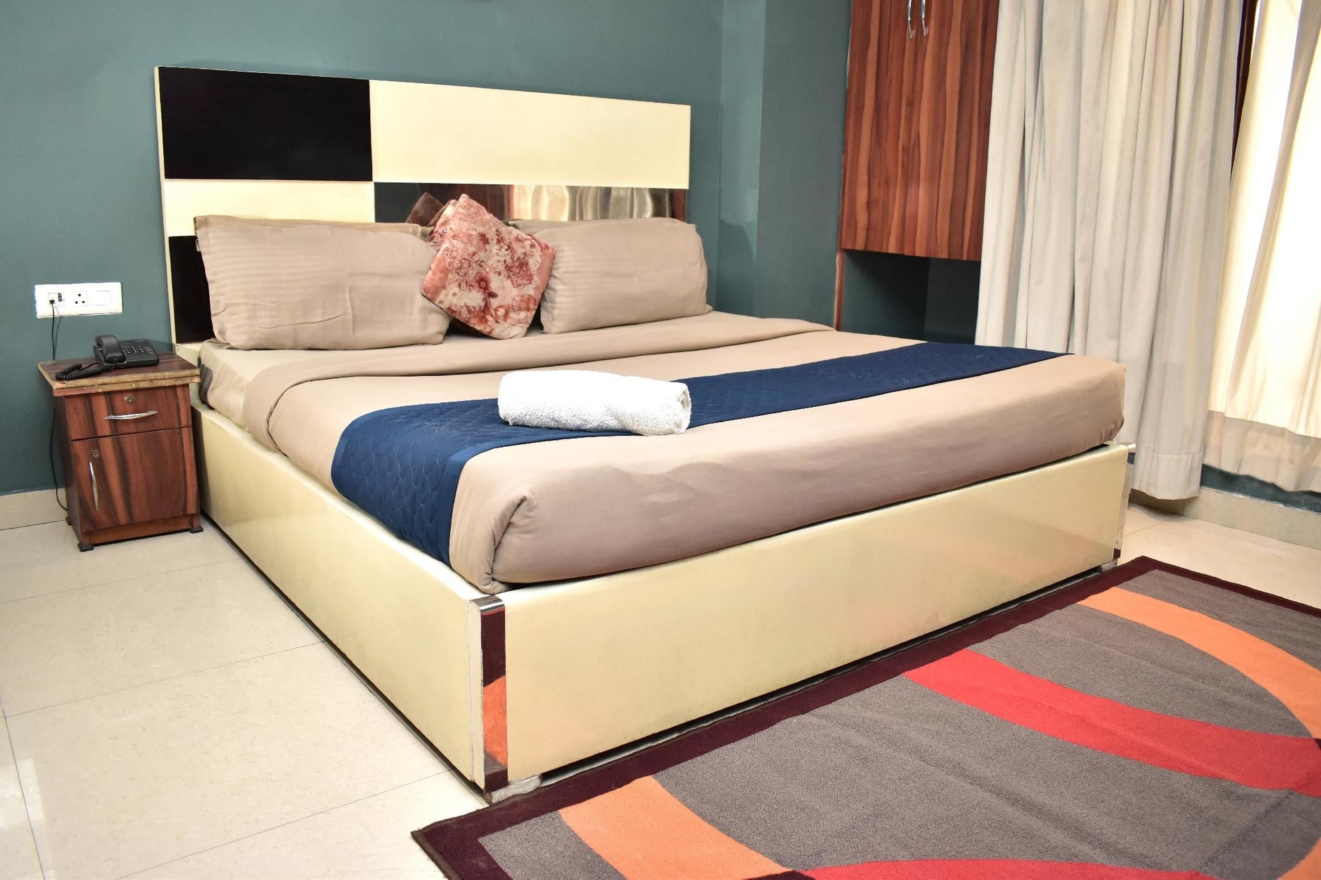 Qotel Hotel Rajouri Garden1