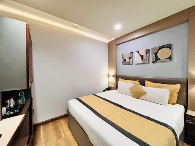 Deluxe Double Bedroom
