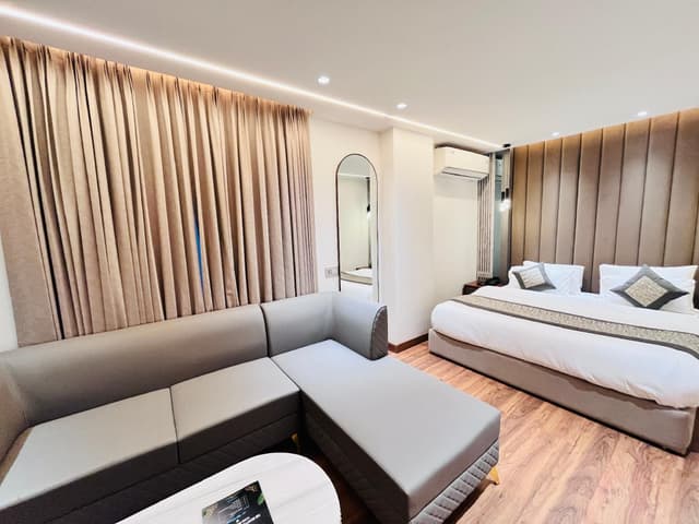 Business Suite Room