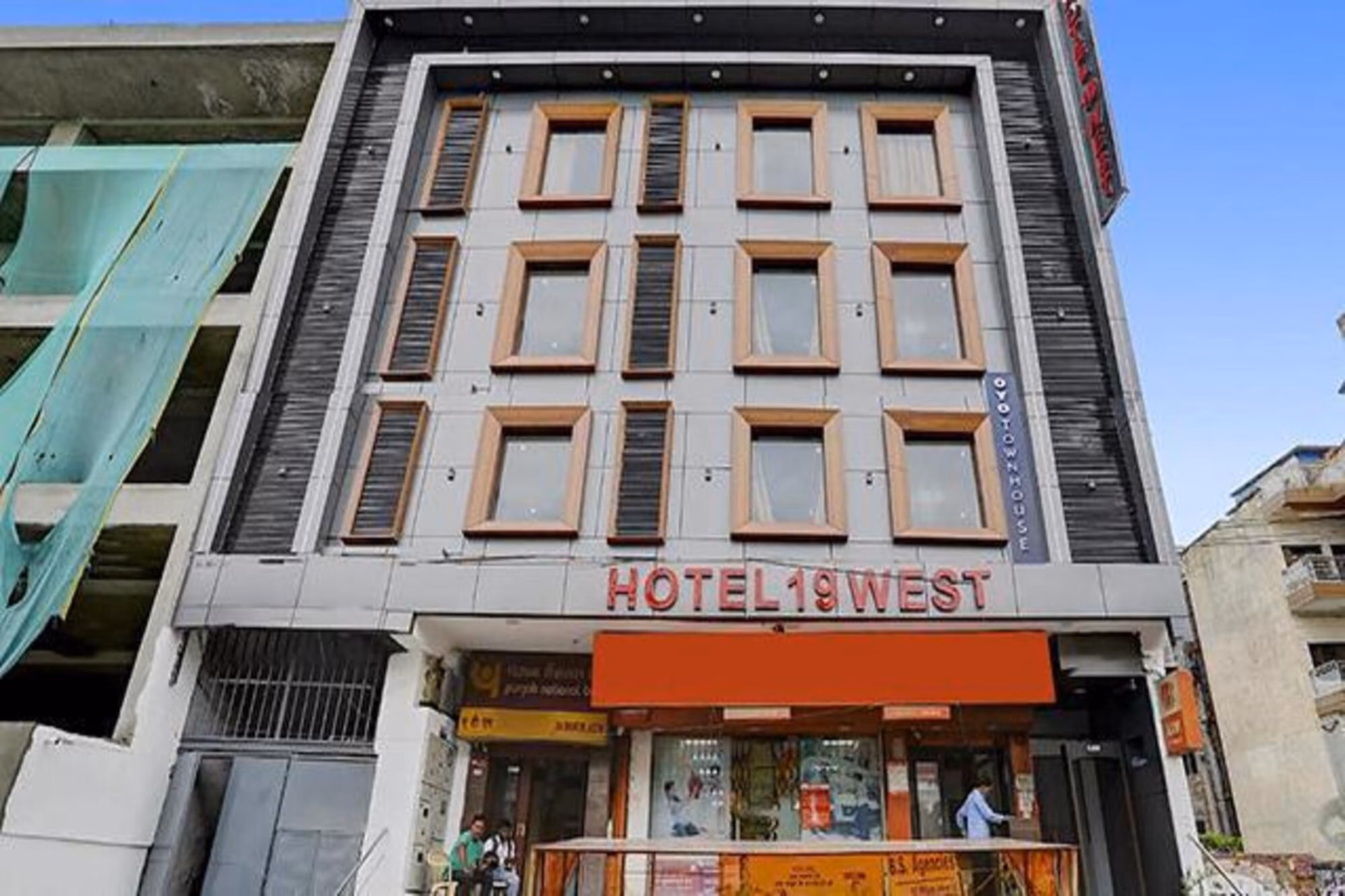 แฟบโฮเทล 19 เวสต์ (FabHotel 19 West)0