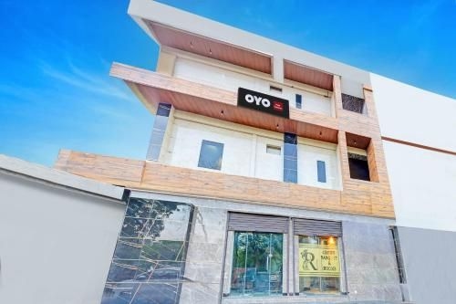 โฮเทล โอ คราวน์ อินน์ (Hotel O Crown Inn)0