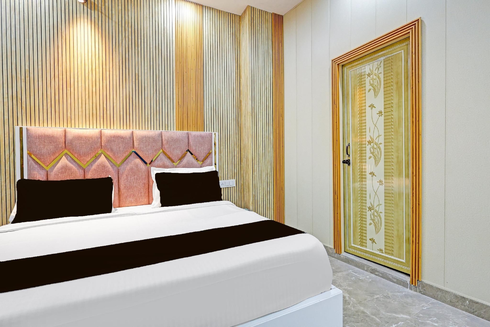 โฮเทล โอ คราวน์ อินน์ (Hotel O Crown Inn)4