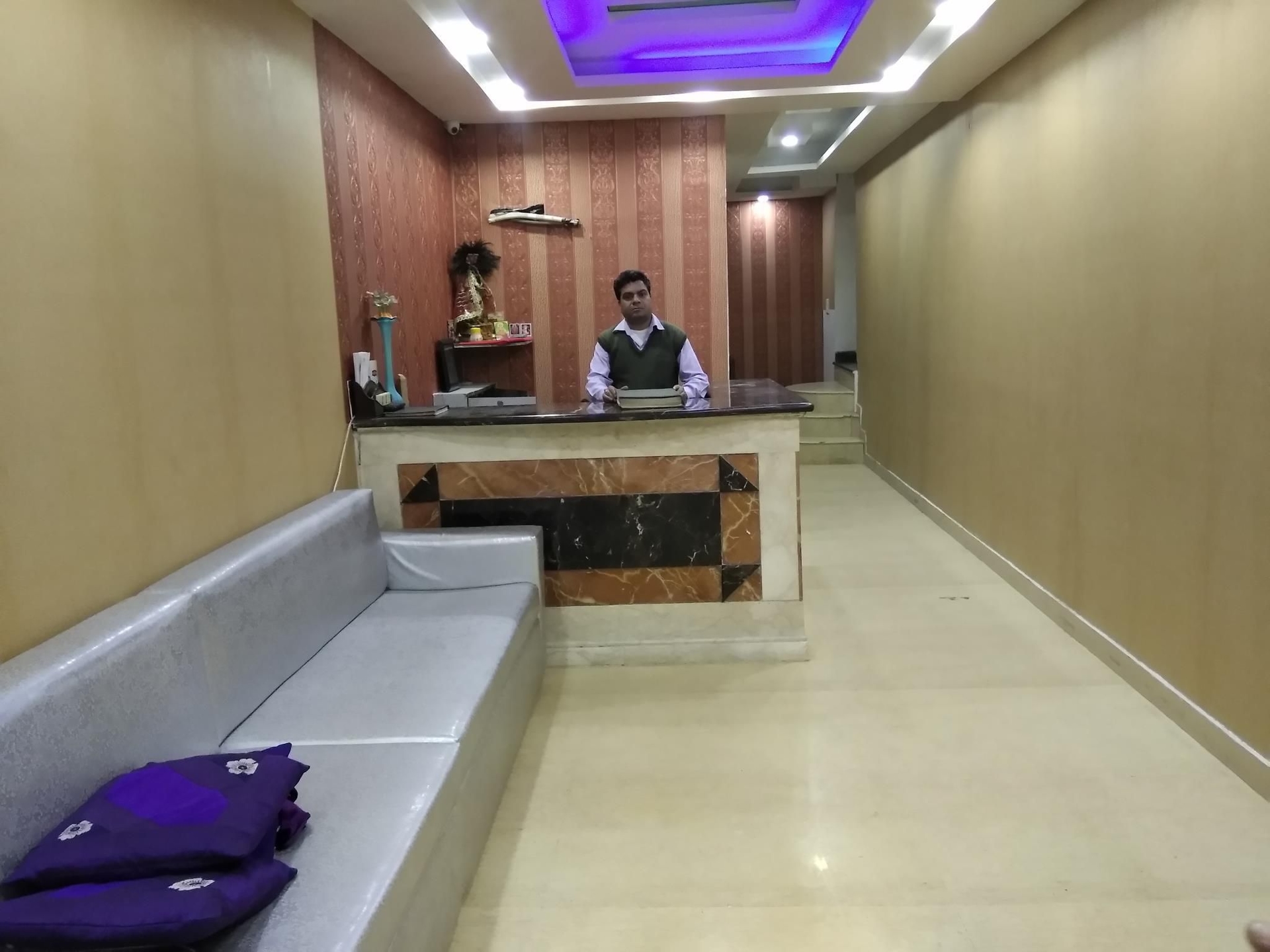โรงแรมวิเชชคอนติเนนทัล (Hotel Vishesh Continental)2