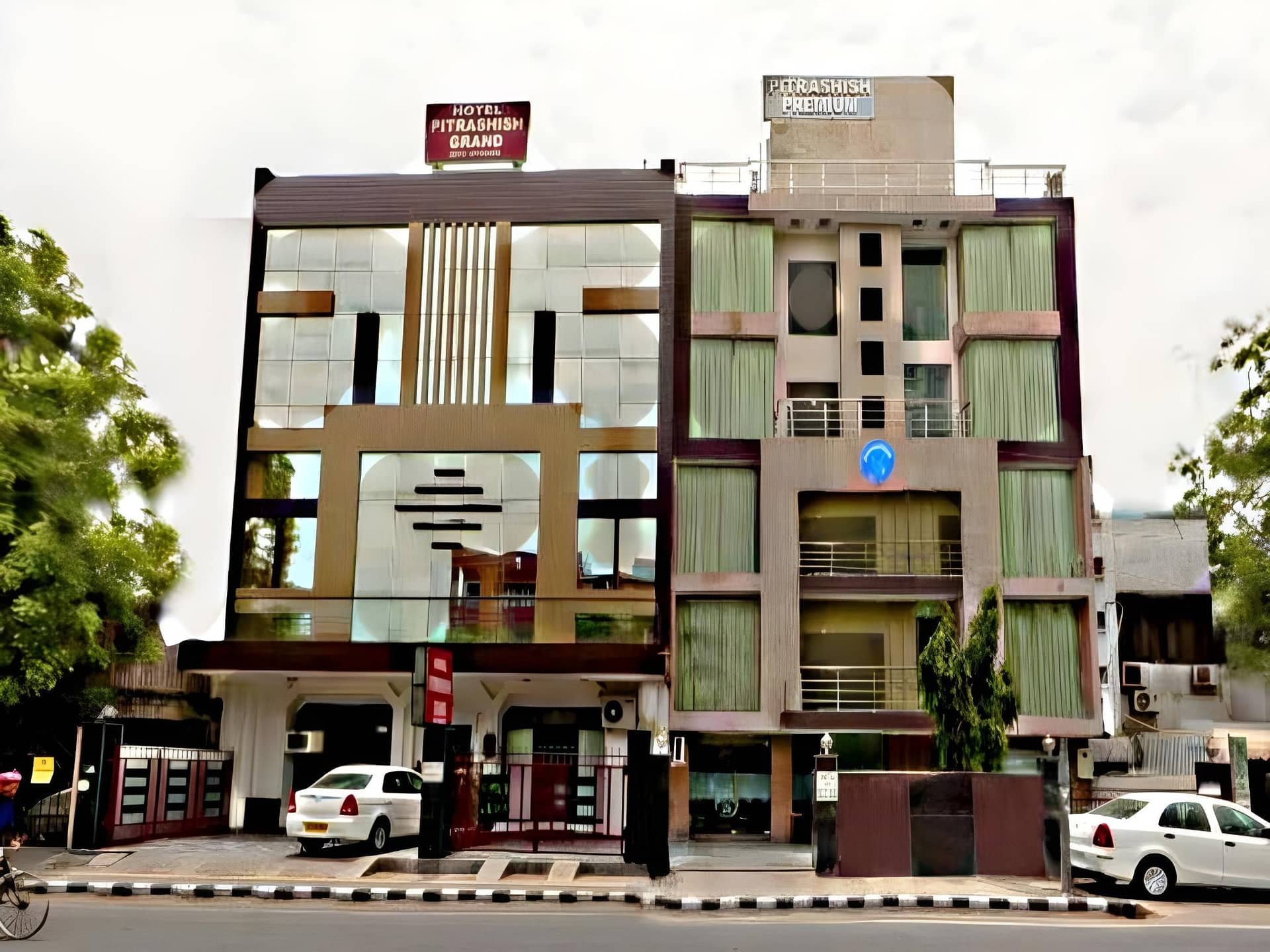 โรงแรมพิตราชิสช์ แกรนด์ แอนด์ พรีเมียม โรงแรมพิตราชิสช์ แกรนด์ แอนด์ พรีเมียม