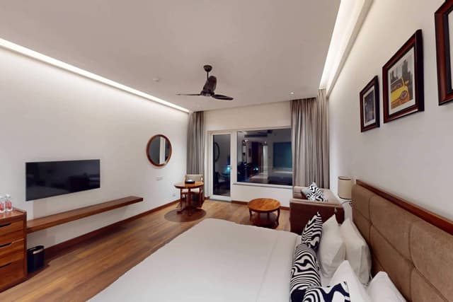 Club King Room