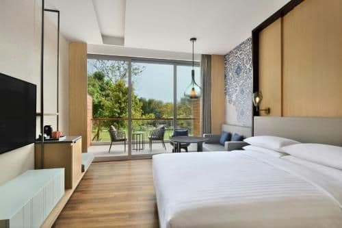 premier room with sit-out, guest room, 1 king, garden view, balcony