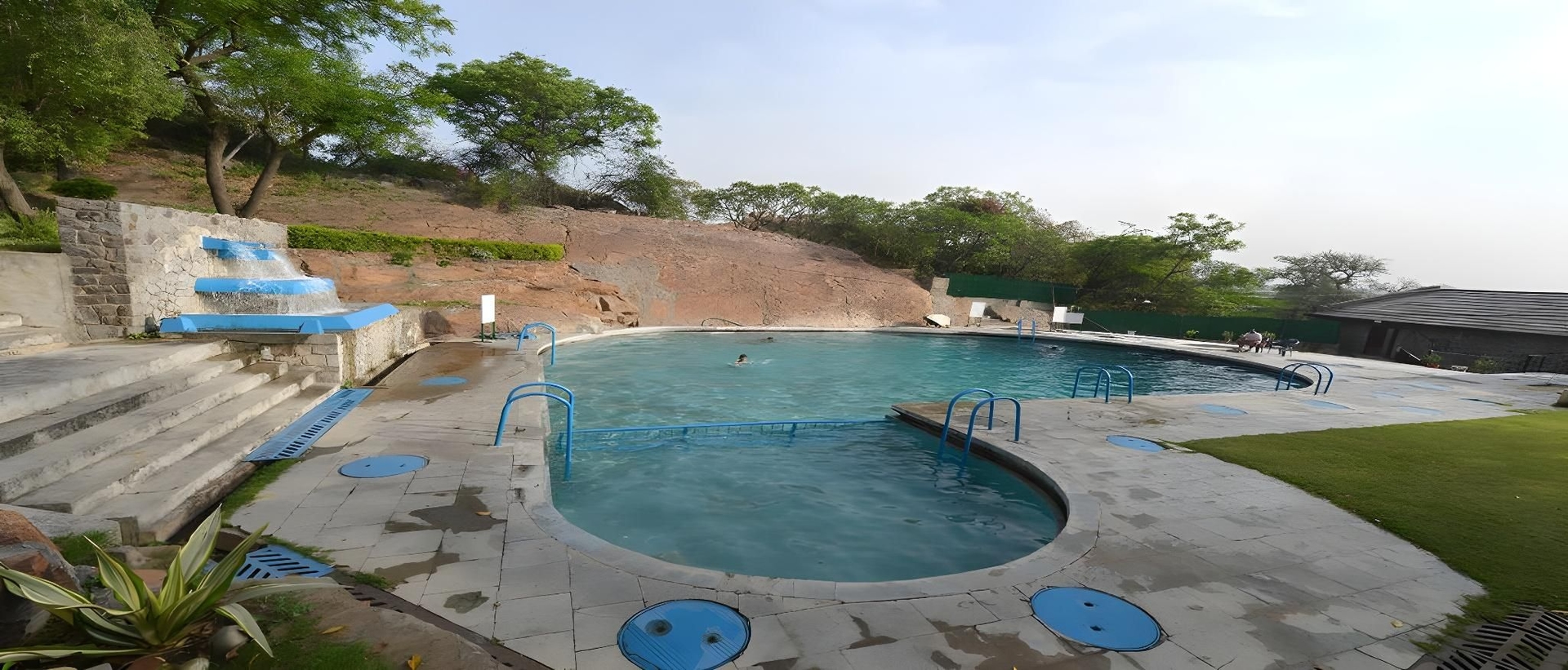 รีสอร์ทท่องเที่ยวทะเลสาบบาดคาล (Badkhal Lake Tourist Resort)1