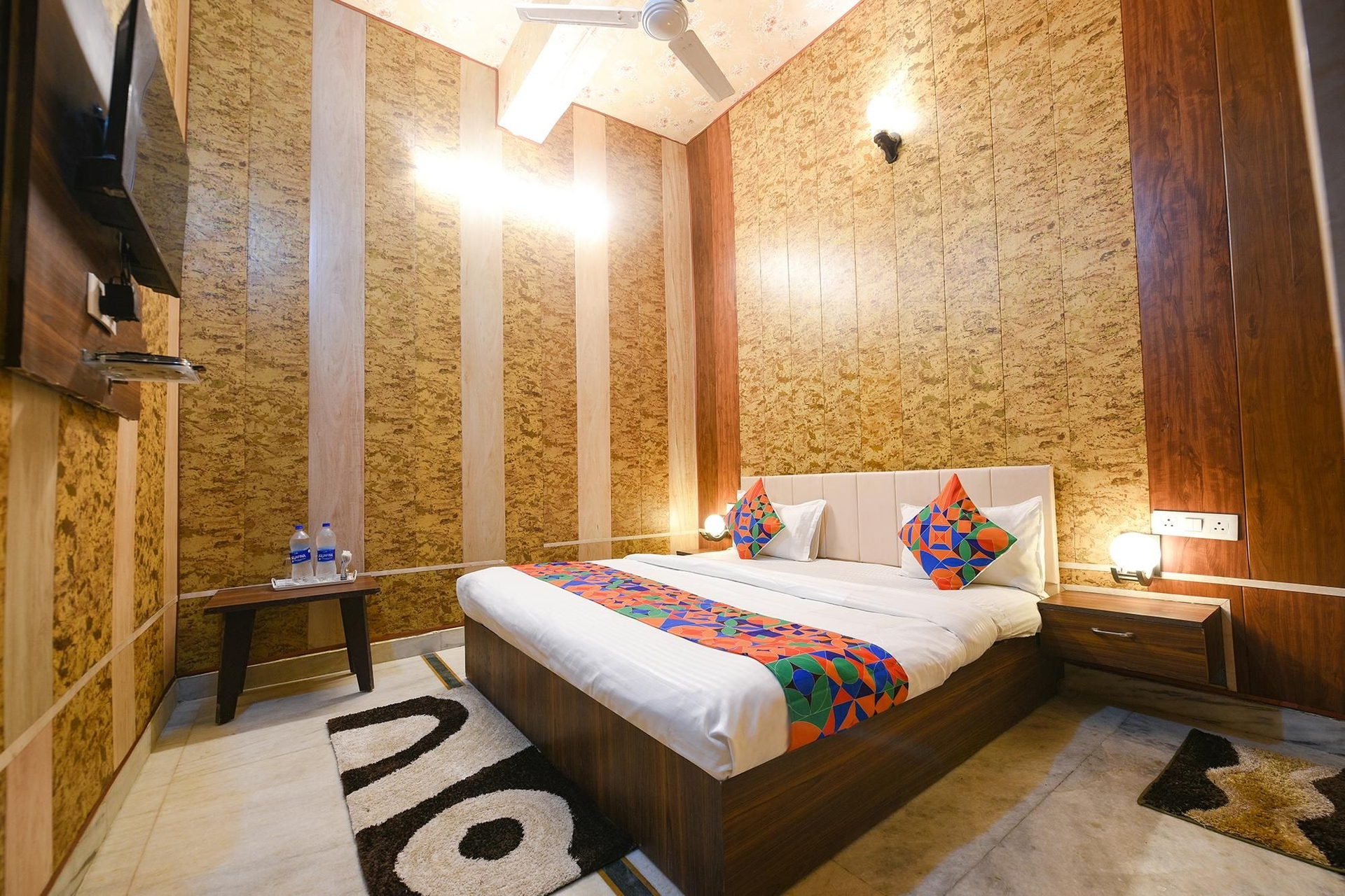 โรงแรมแฟบโฮเทล เดอะ แกรนด์ พาเลซ (FabHotel The Grand Palace)2