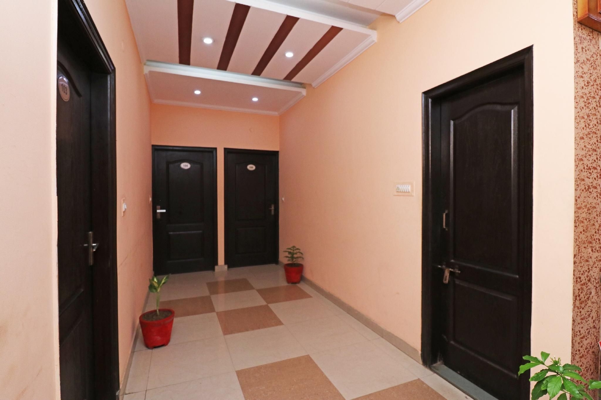โรงแรมโอ อัลไพน์ เรสซิเดนซี (Hotel O Alpine Residency)1