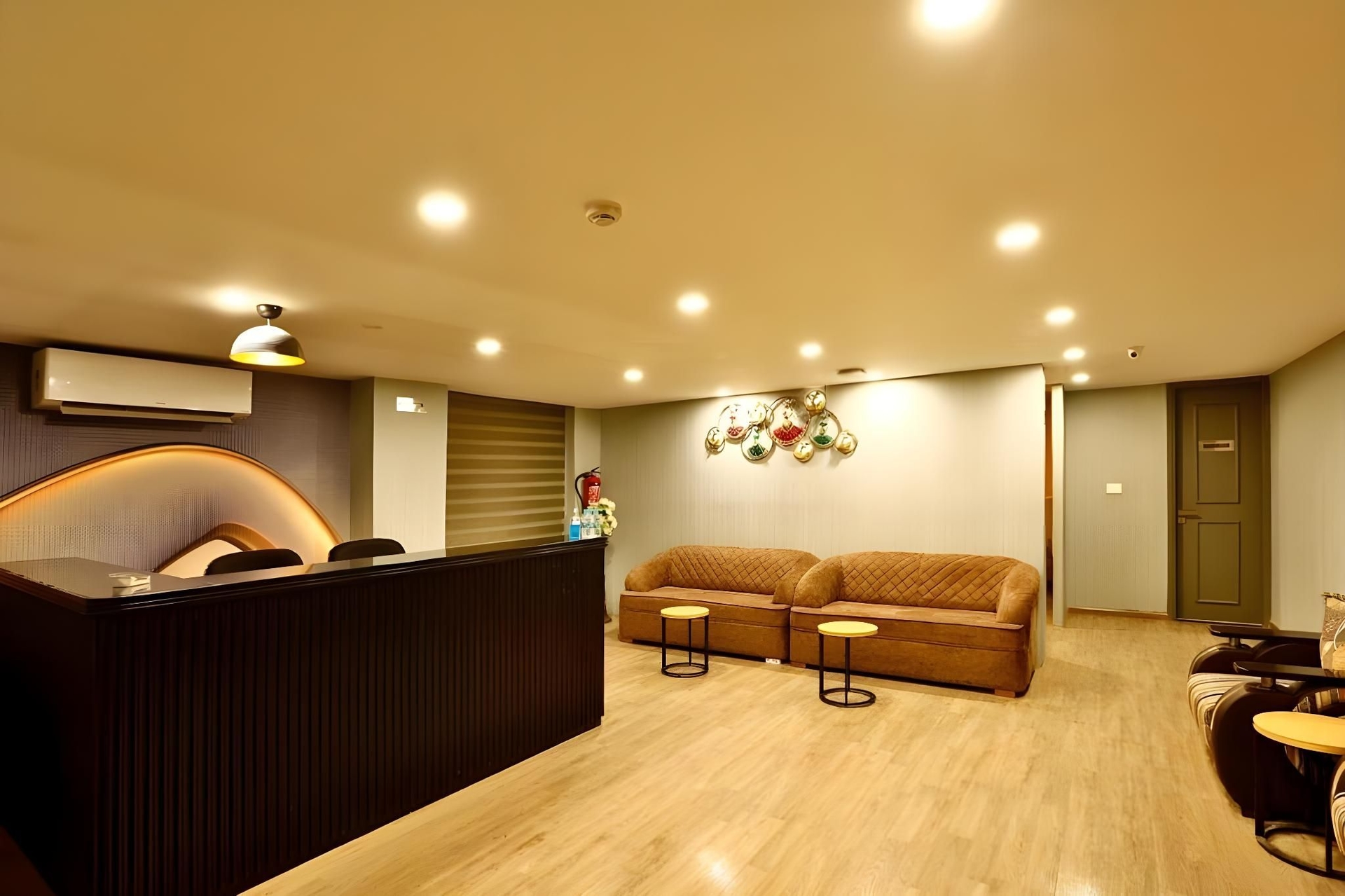โรงแรมแอโรสตาร์ แกรนด์ (Hotel Aerostar Grand)0