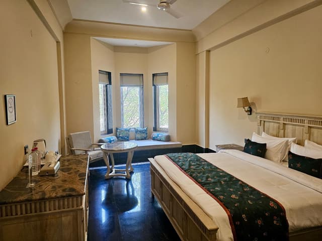 Deluxe - 1 King Bed