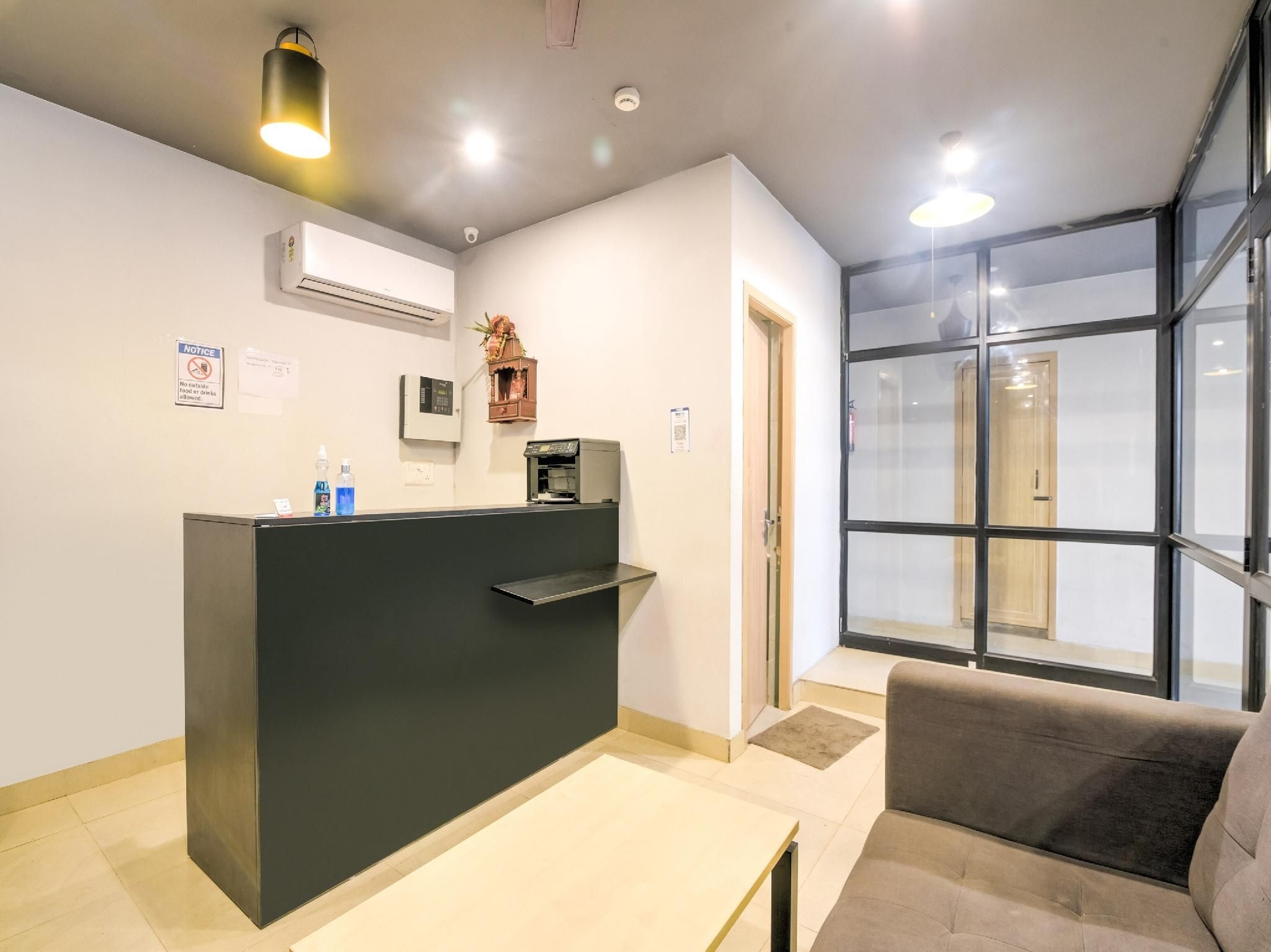 Super Collection O Jps Grand Hotel Near Dwarka Metro Station3