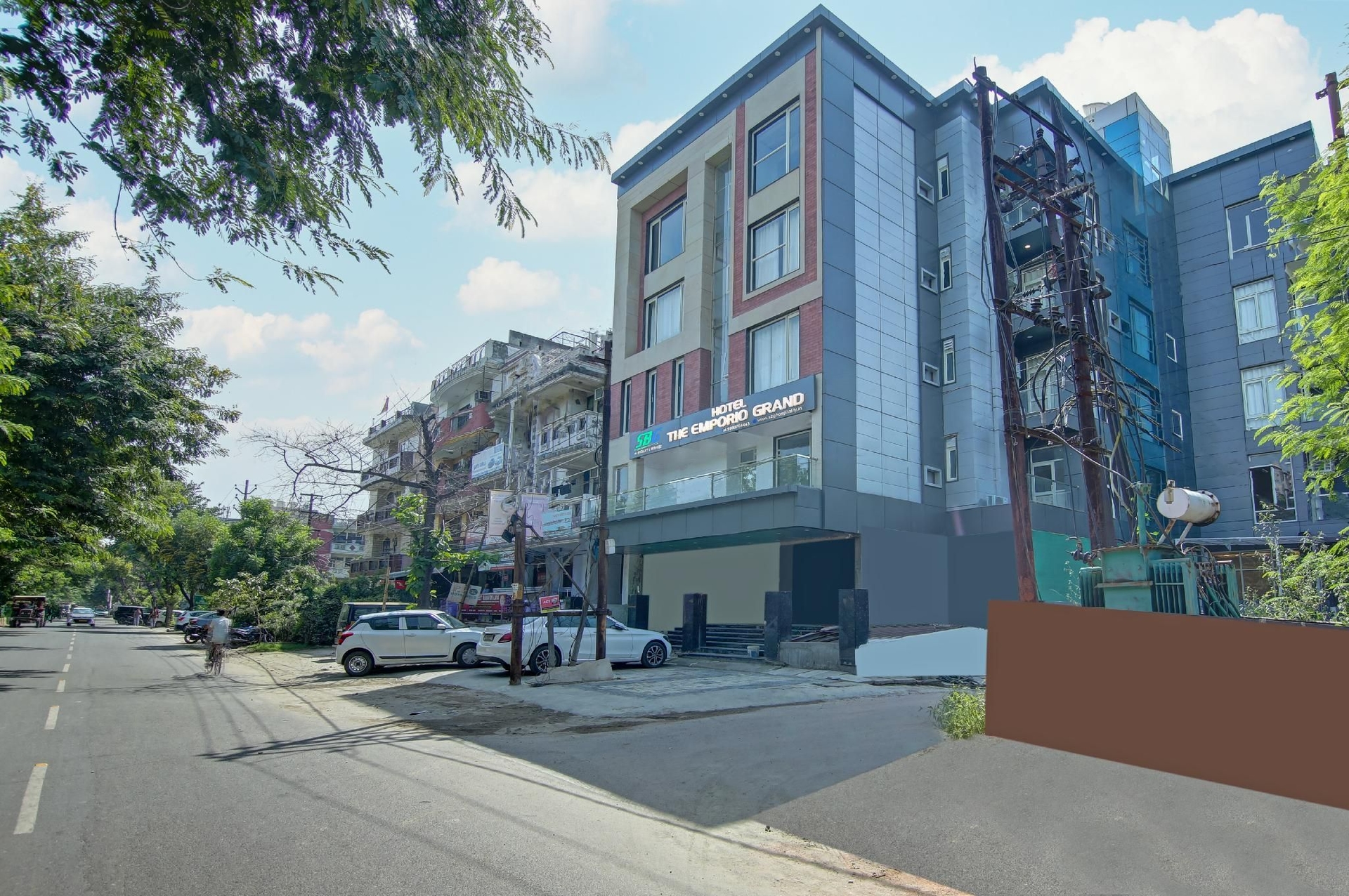 โรงแรมดิเอ็มโพริโอแกรนด์ (Hotel The Emporio Grand)1