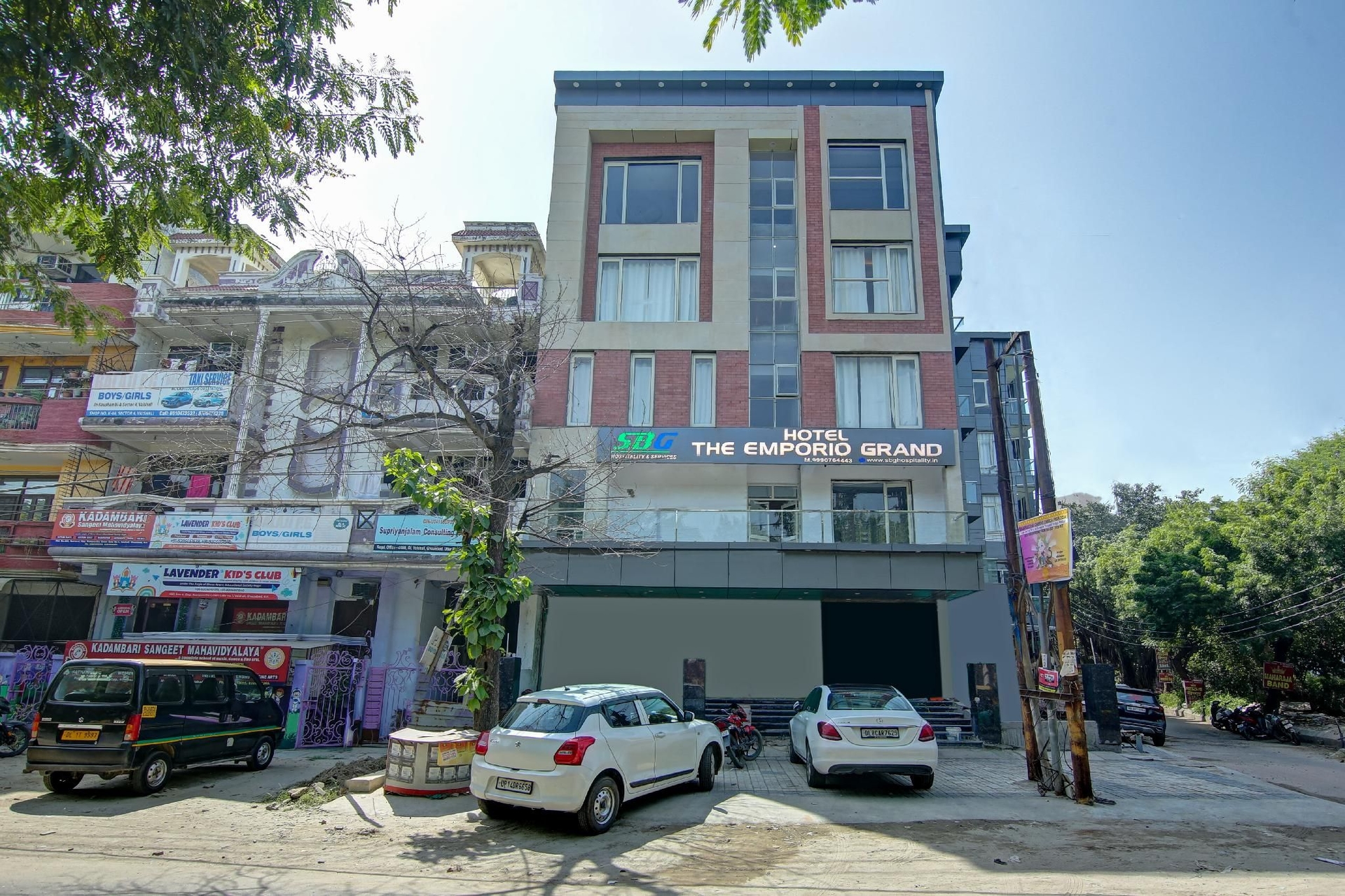 โรงแรมดิเอ็มโพริโอแกรนด์ (Hotel The Emporio Grand)0