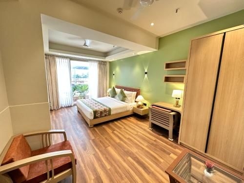 Hotel IP Swarn Near Anand Vihar Vaishali Ghaziabad3