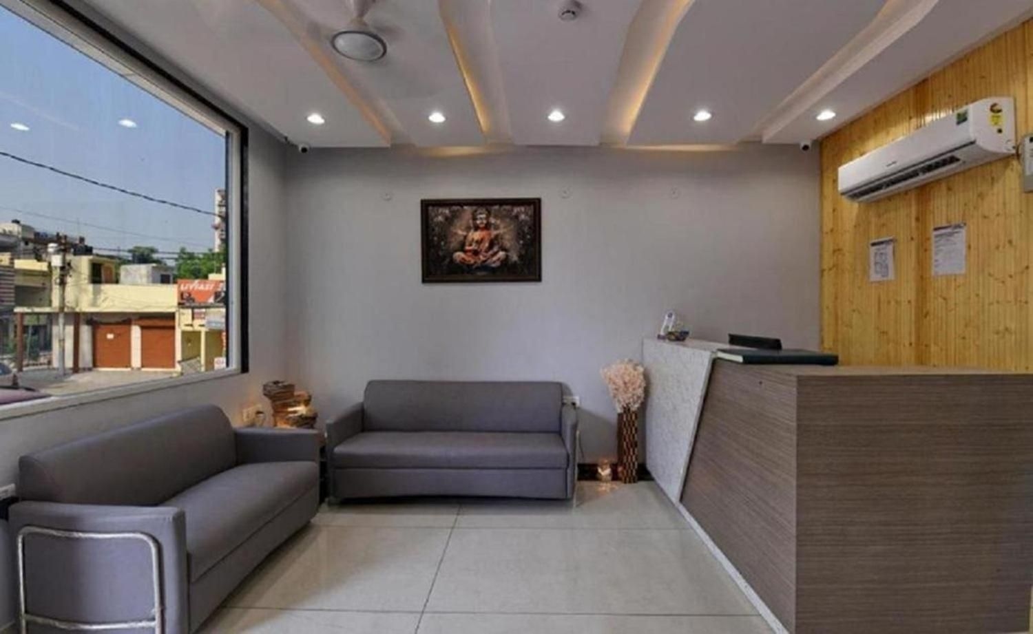 โรงแรม เดอะ เอ็มโพริโอ เอ คอร์ปอเรท สวีทส์ (Hotel The Emporio A Corporate Suites)1