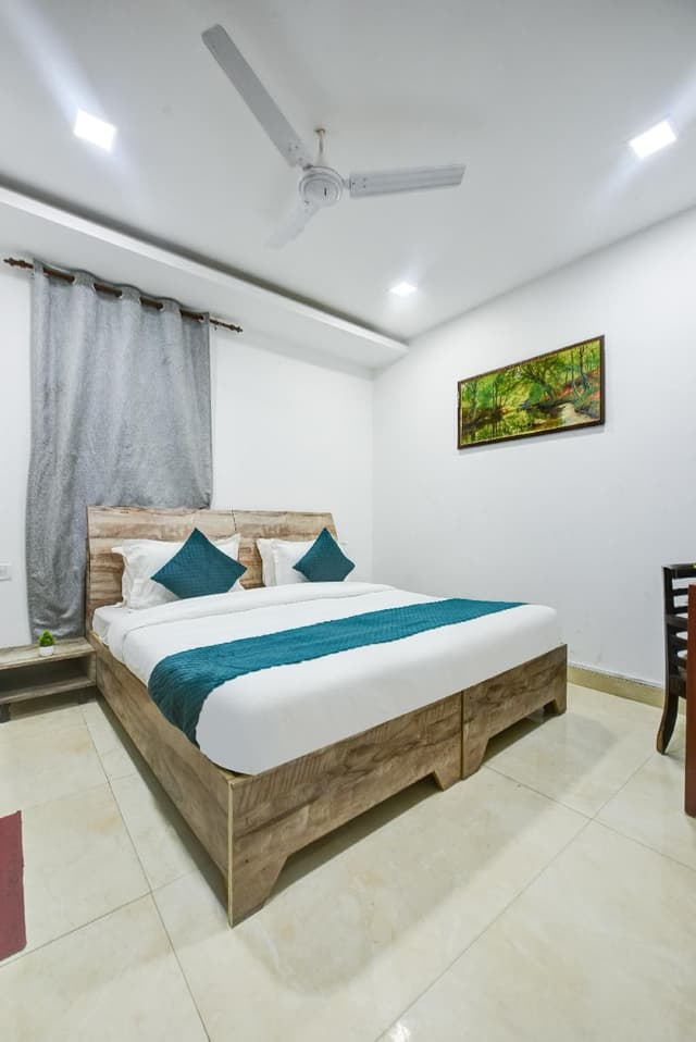 Deluxe Double Room with Private Bathroom