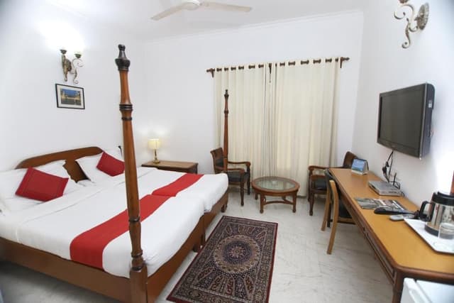Semi Deluxe Room