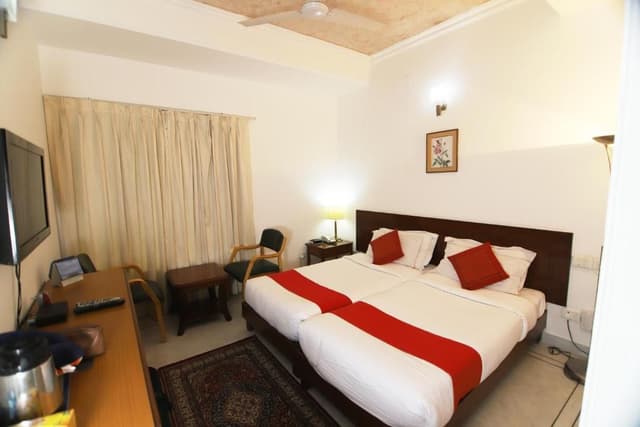 Semi Deluxe Room