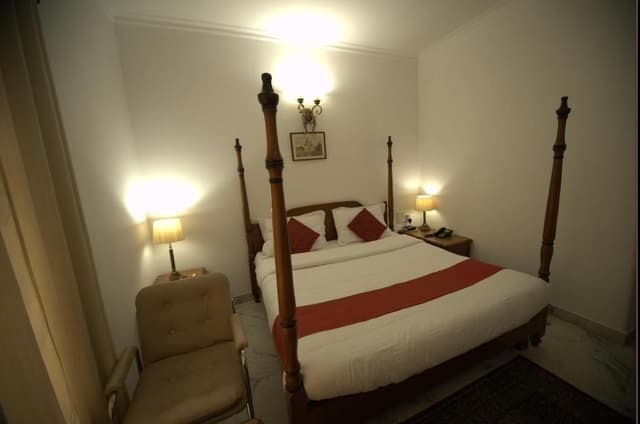 Semi Deluxe Room
