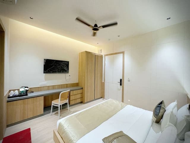 Deluxe Double Room, 1 Double Bed, Non Smoking, City View
