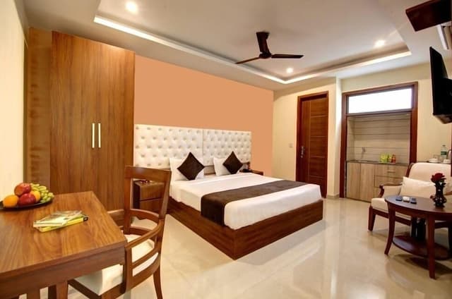 Deluxe Suite, City View