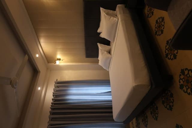Room, City View