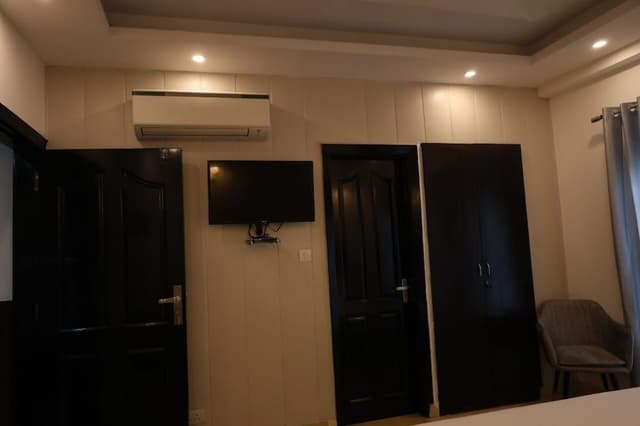 Room, City View