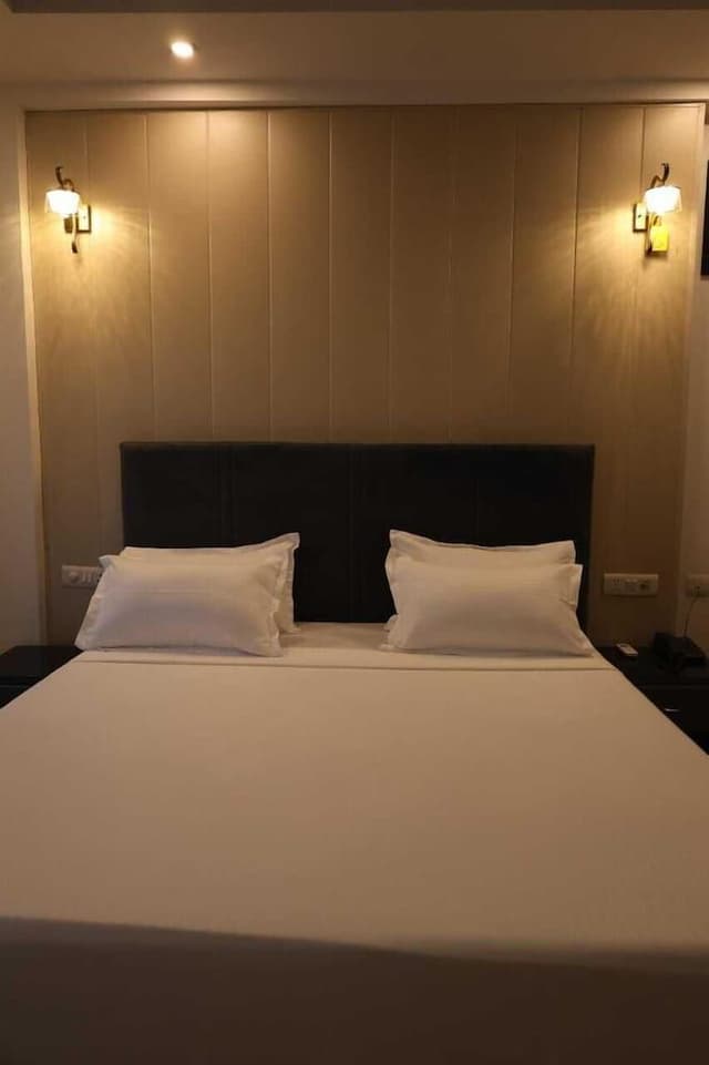 Room, City View