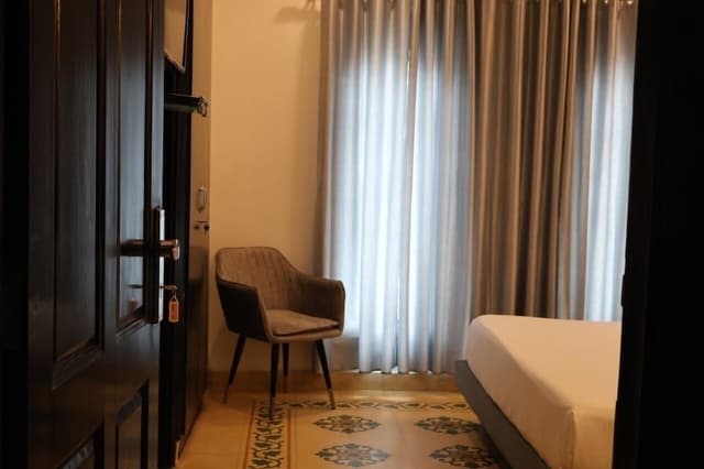 Room, City View