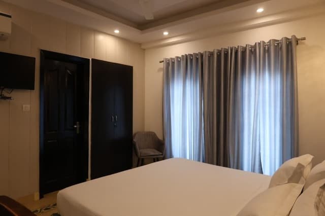 Room, City View