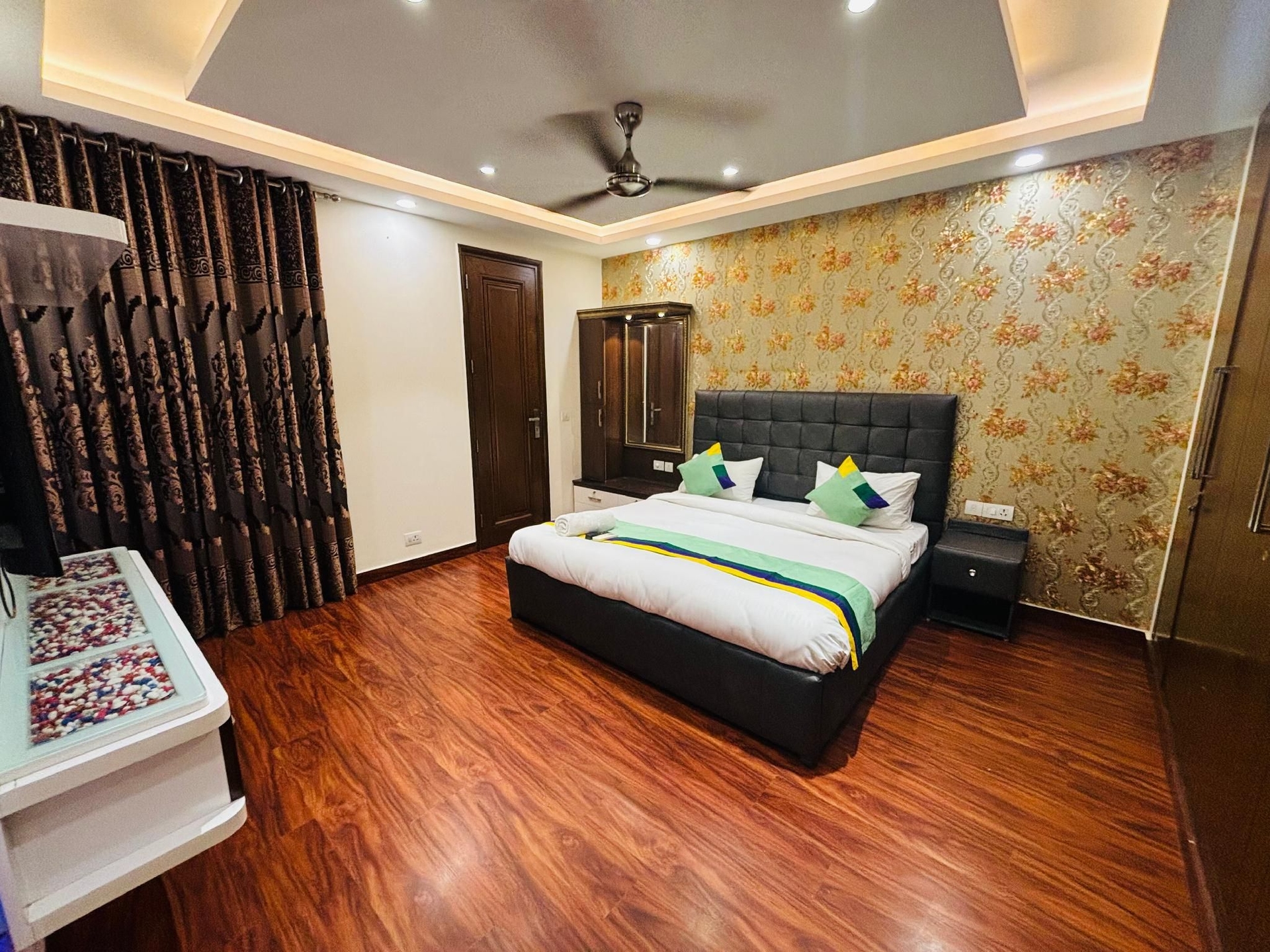 Fortune Home Service Apartment 3Bhk,J-223 Saket2